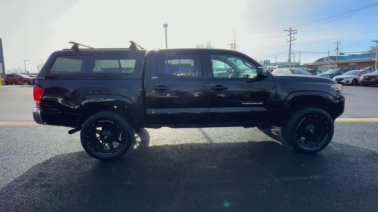 Thumbnail: 2016 Toyota Tacoma - 9