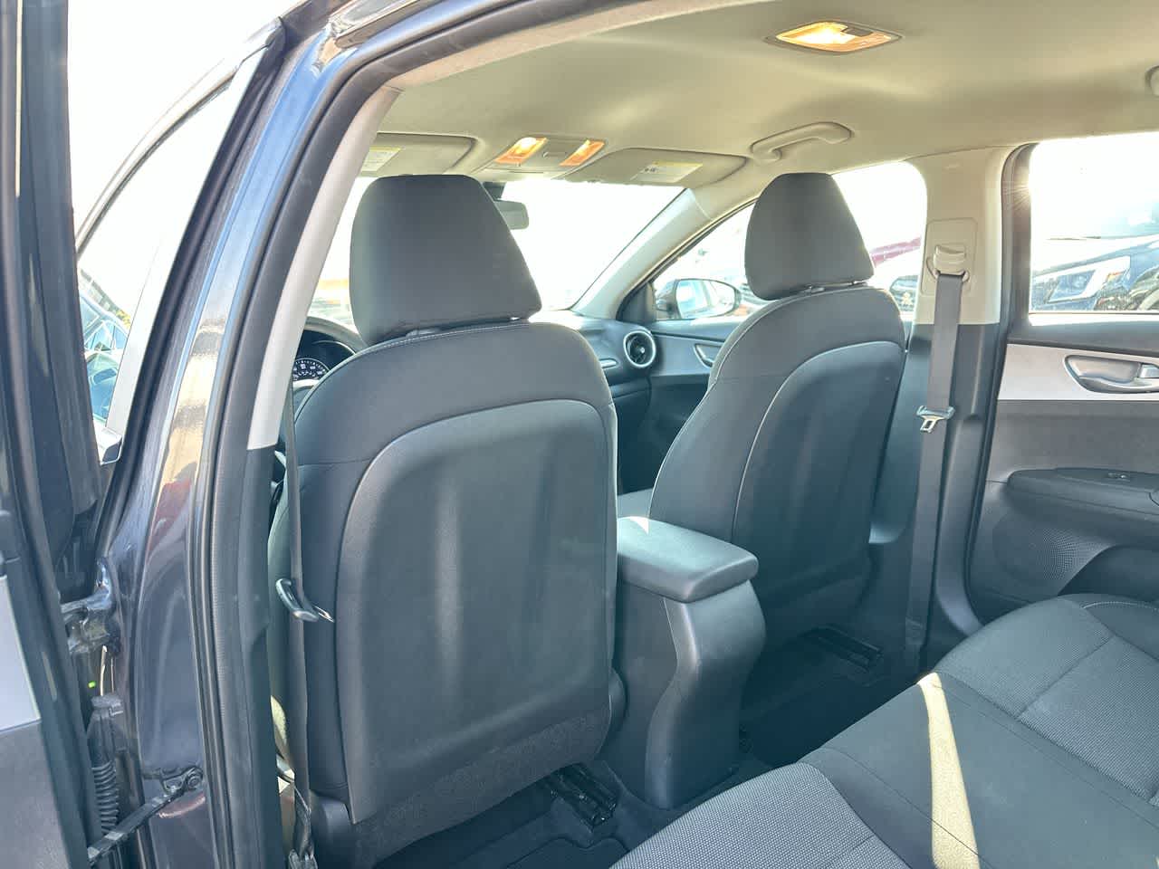 Thumbnail: 2022 Kia Forte - 23