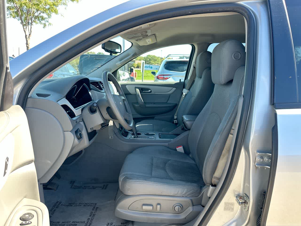 Thumbnail: 2017 Chevrolet Traverse - 21