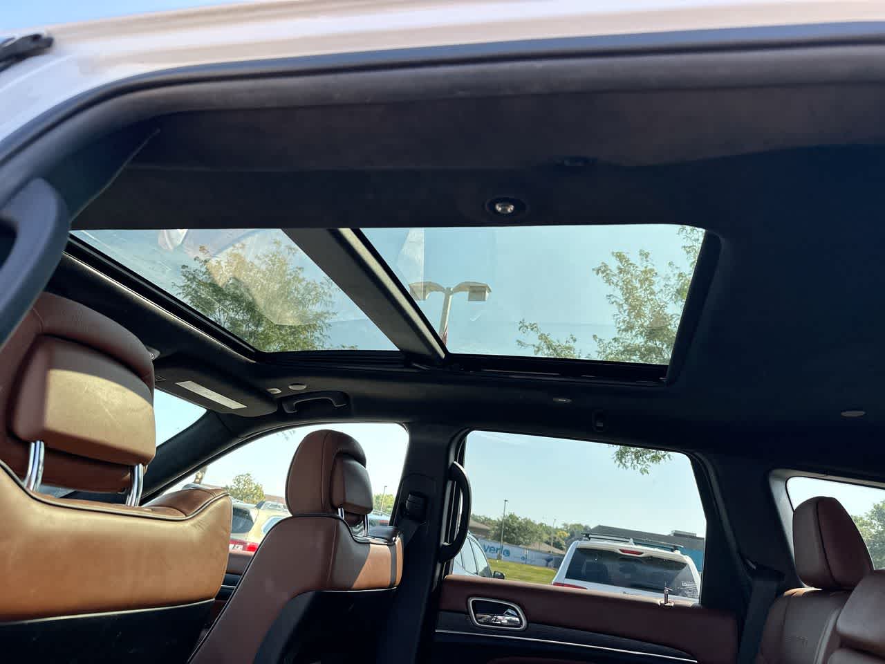 Thumbnail: 2020 Jeep Grand Cherokee - 24