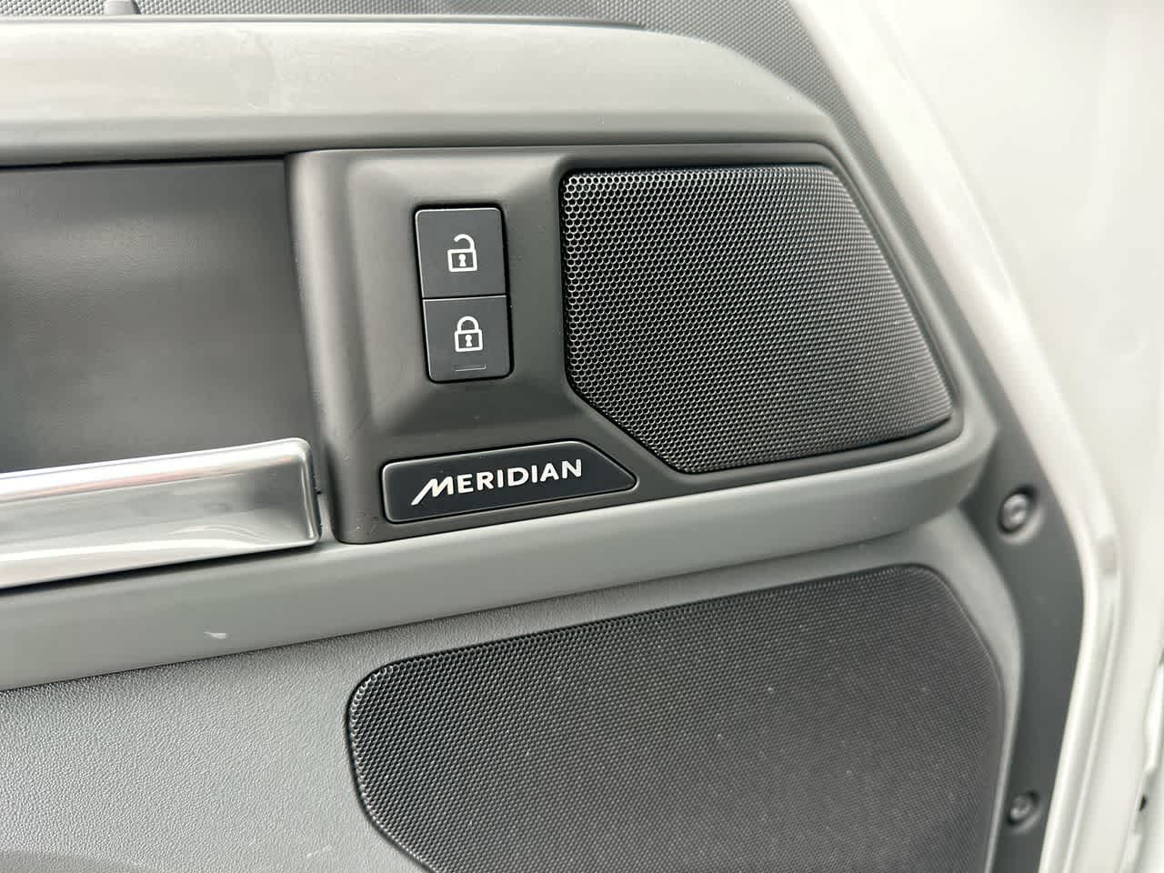 Thumbnail: 2025 Land Rover Defender - 32