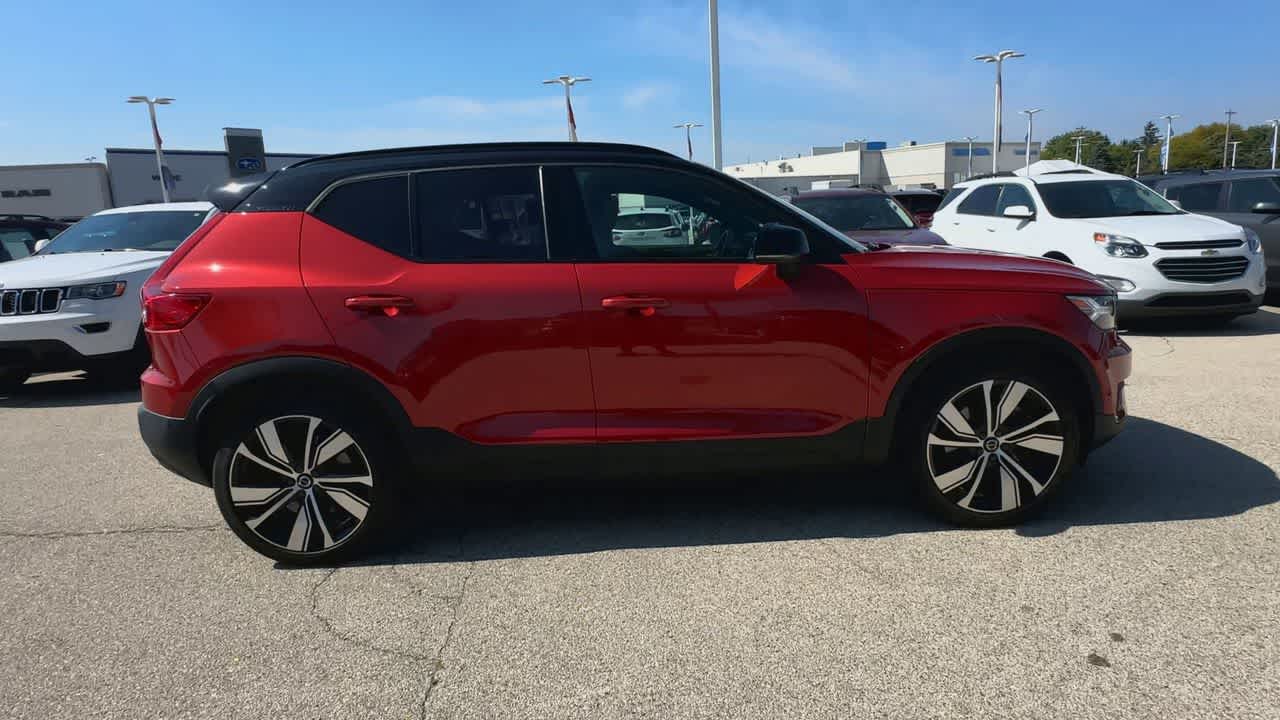 Thumbnail: 2022 Volvo XC40 - 9
