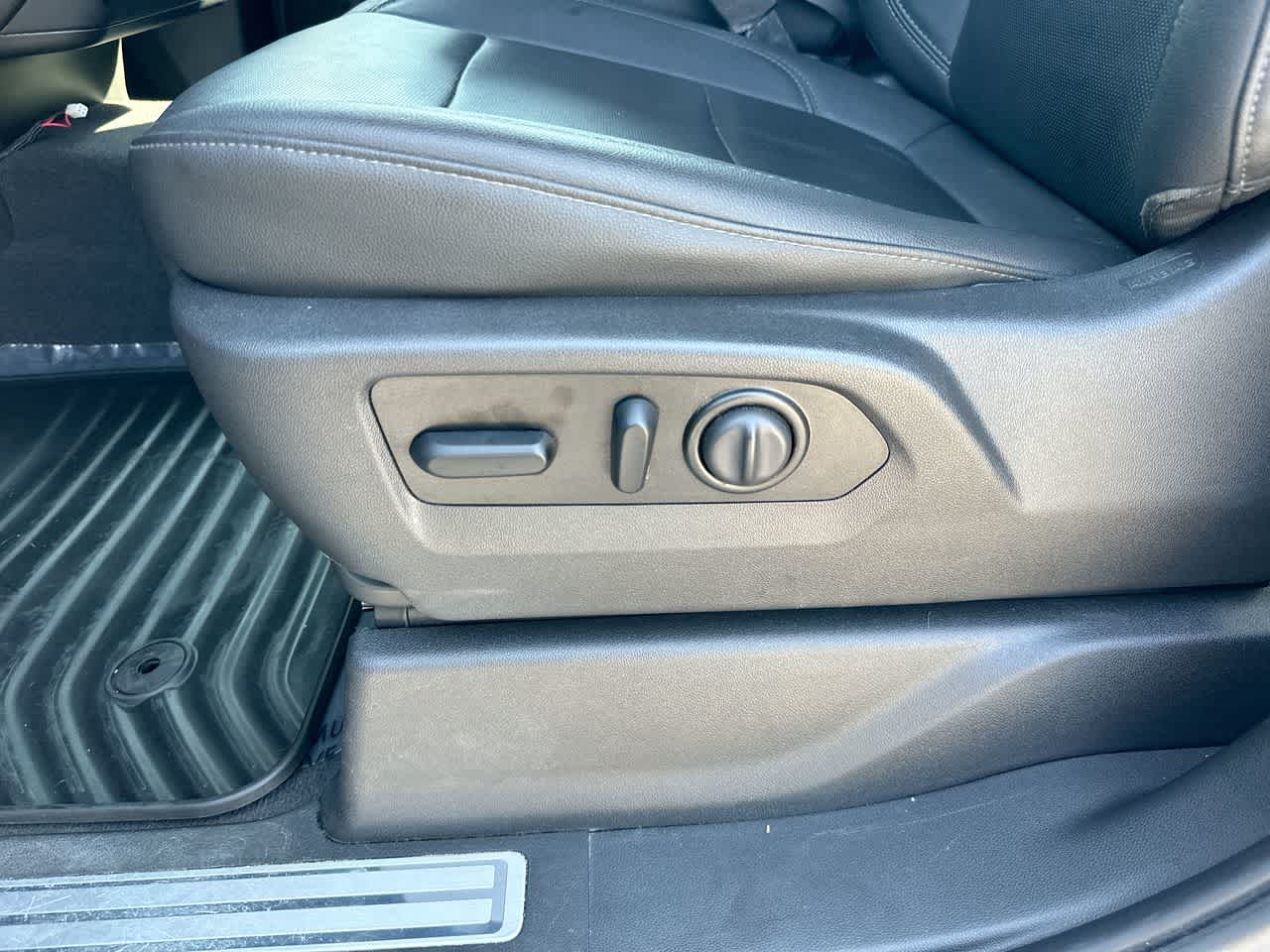 Thumbnail: 2022 Chevrolet Silverado 3500 - 22