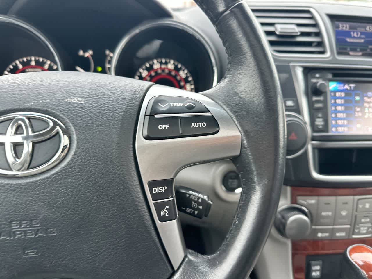 Thumbnail: 2013 Toyota Highlander - 30