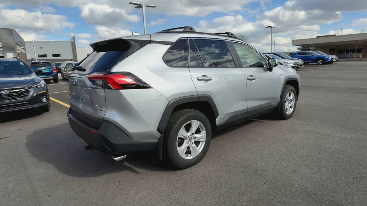Thumbnail: 2020 Toyota RAV4 - 8
