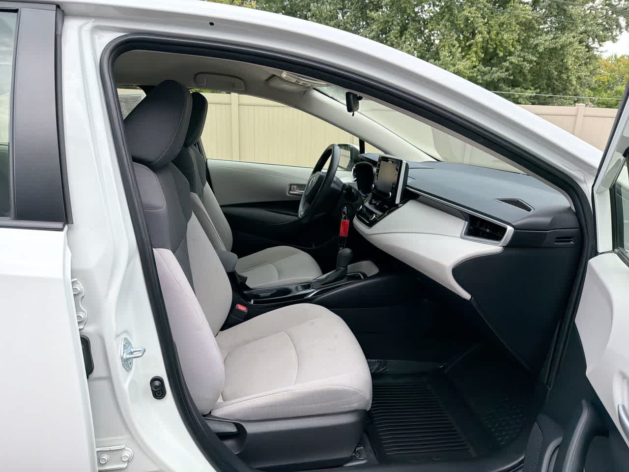 2021 Toyota Corolla LE - Photo 26