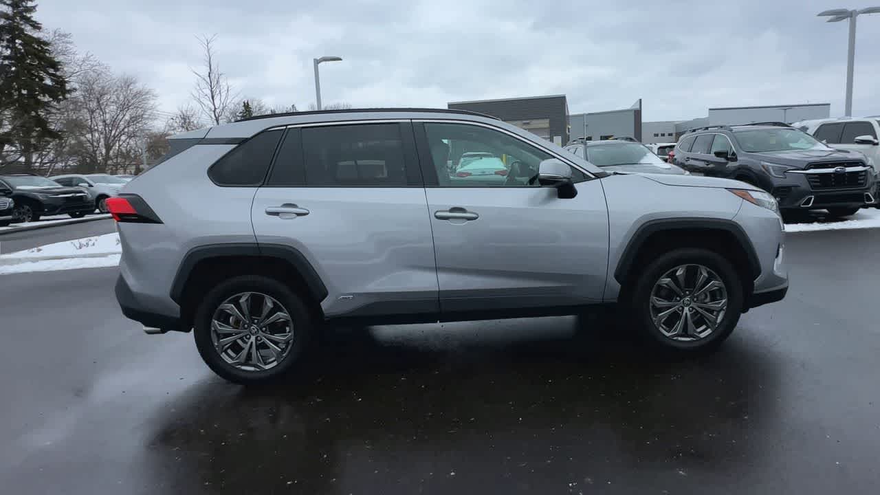 Thumbnail: 2022 Toyota RAV4 - 9