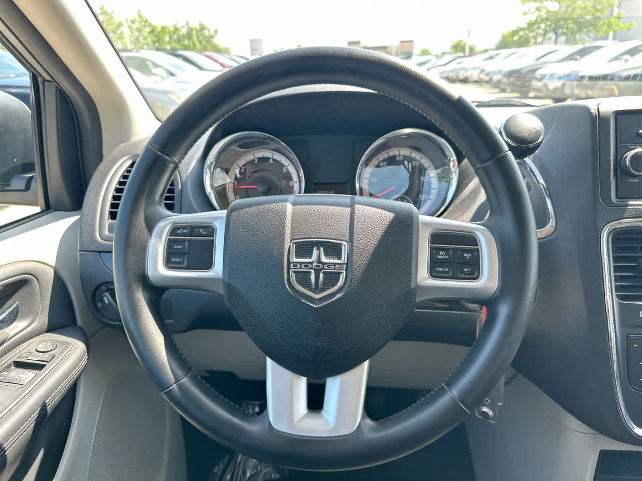 Thumbnail: 2016 Dodge Grand Caravan - 28