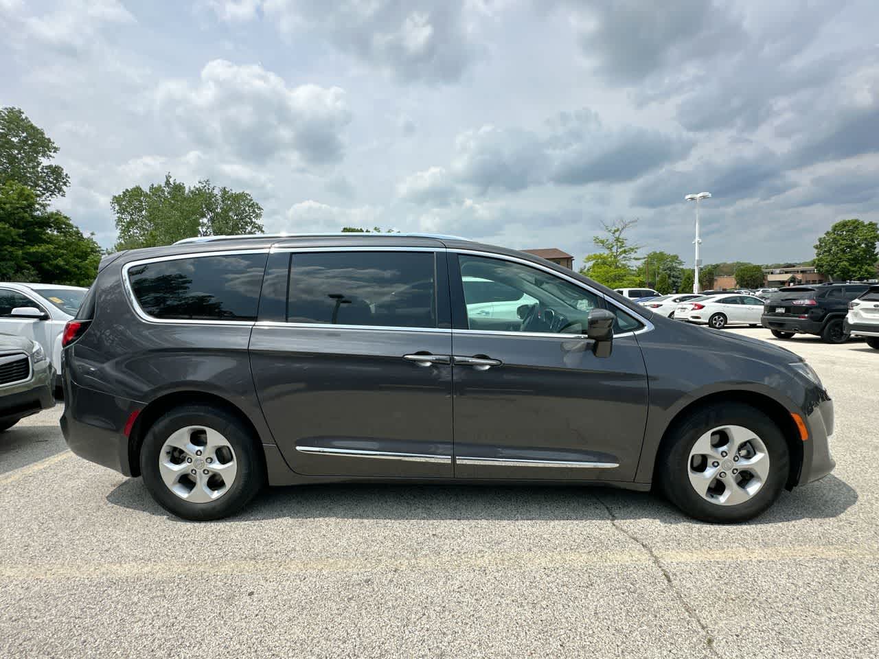 2017 Chrysler Pacifica  21