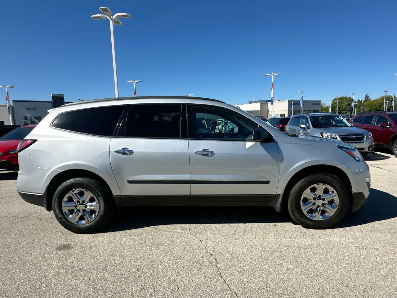 Thumbnail: 2017 Chevrolet Traverse - 14