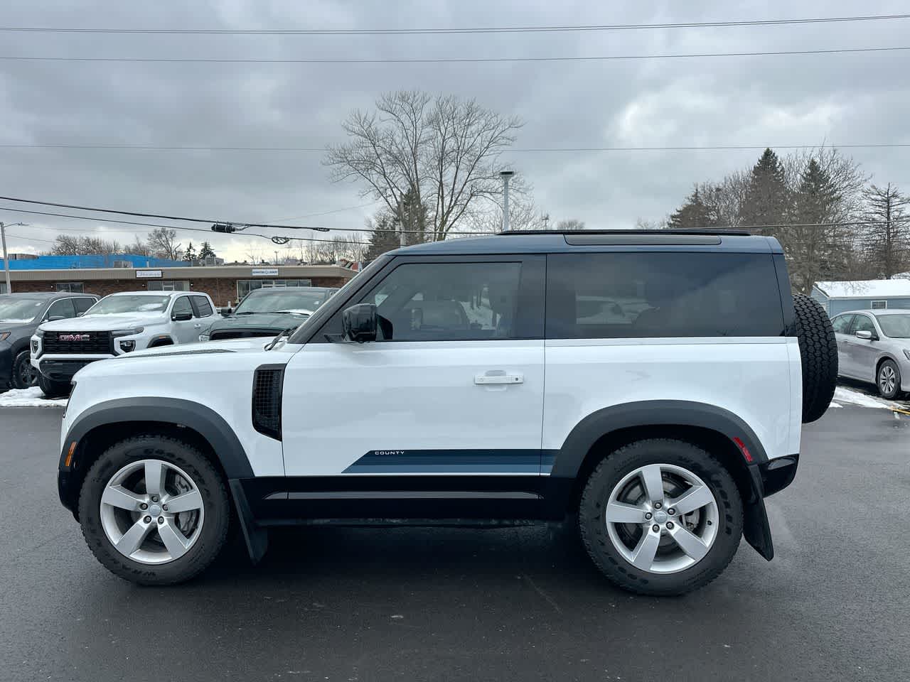 Thumbnail: 2025 Land Rover Defender - 10