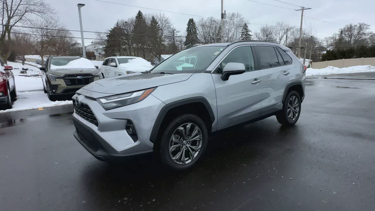 Thumbnail: 2022 Toyota RAV4 - 4