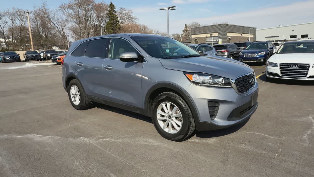 Thumbnail: 2020 Kia Sorento - 3