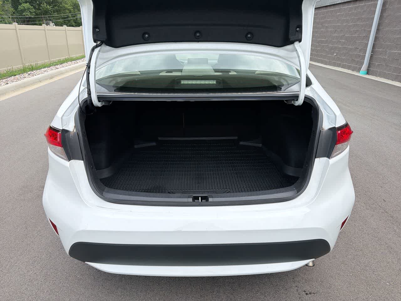 2021 Toyota Corolla LE - Photo 35