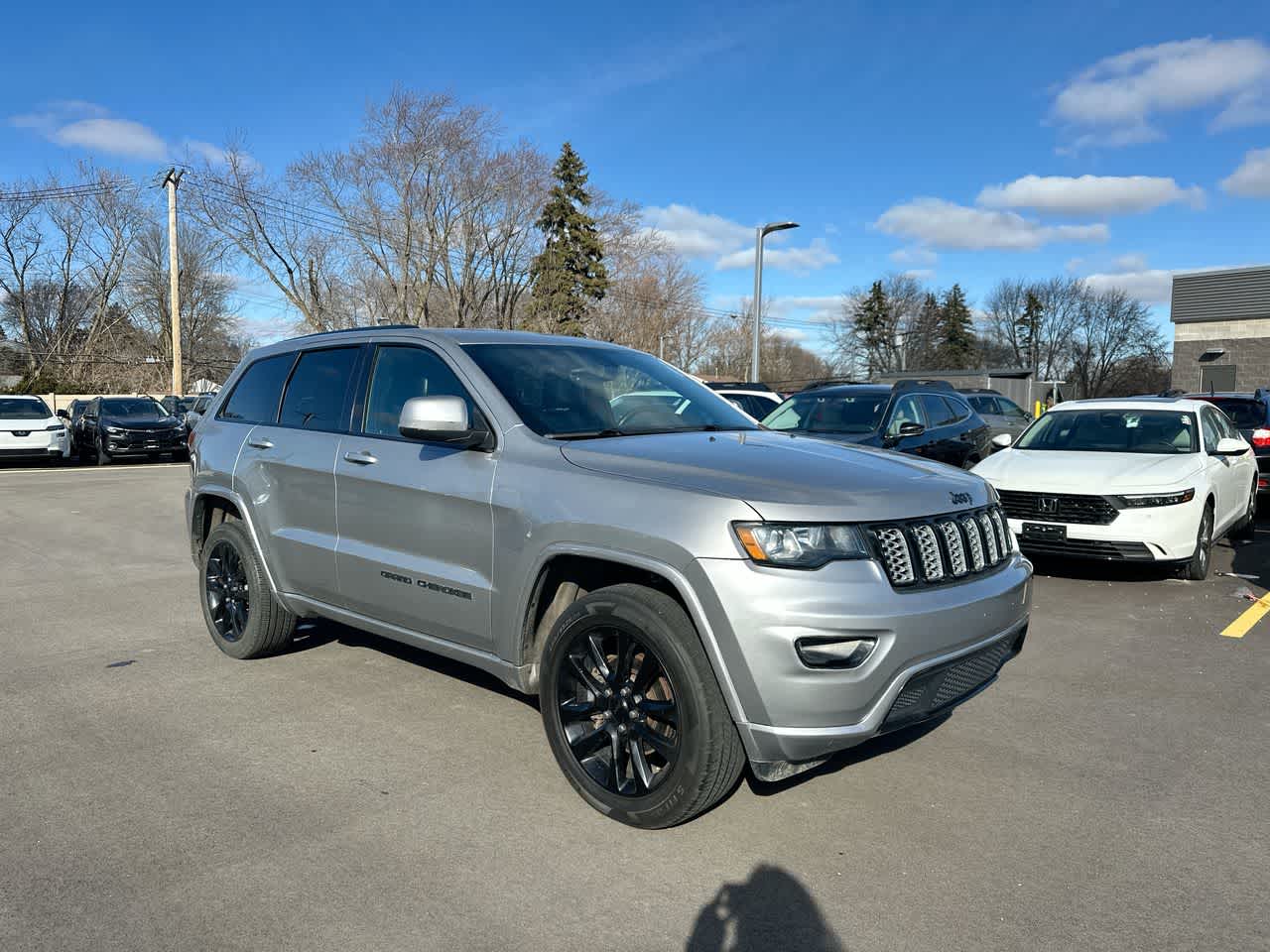 Thumbnail: 2018 Jeep Grand Cherokee - 15