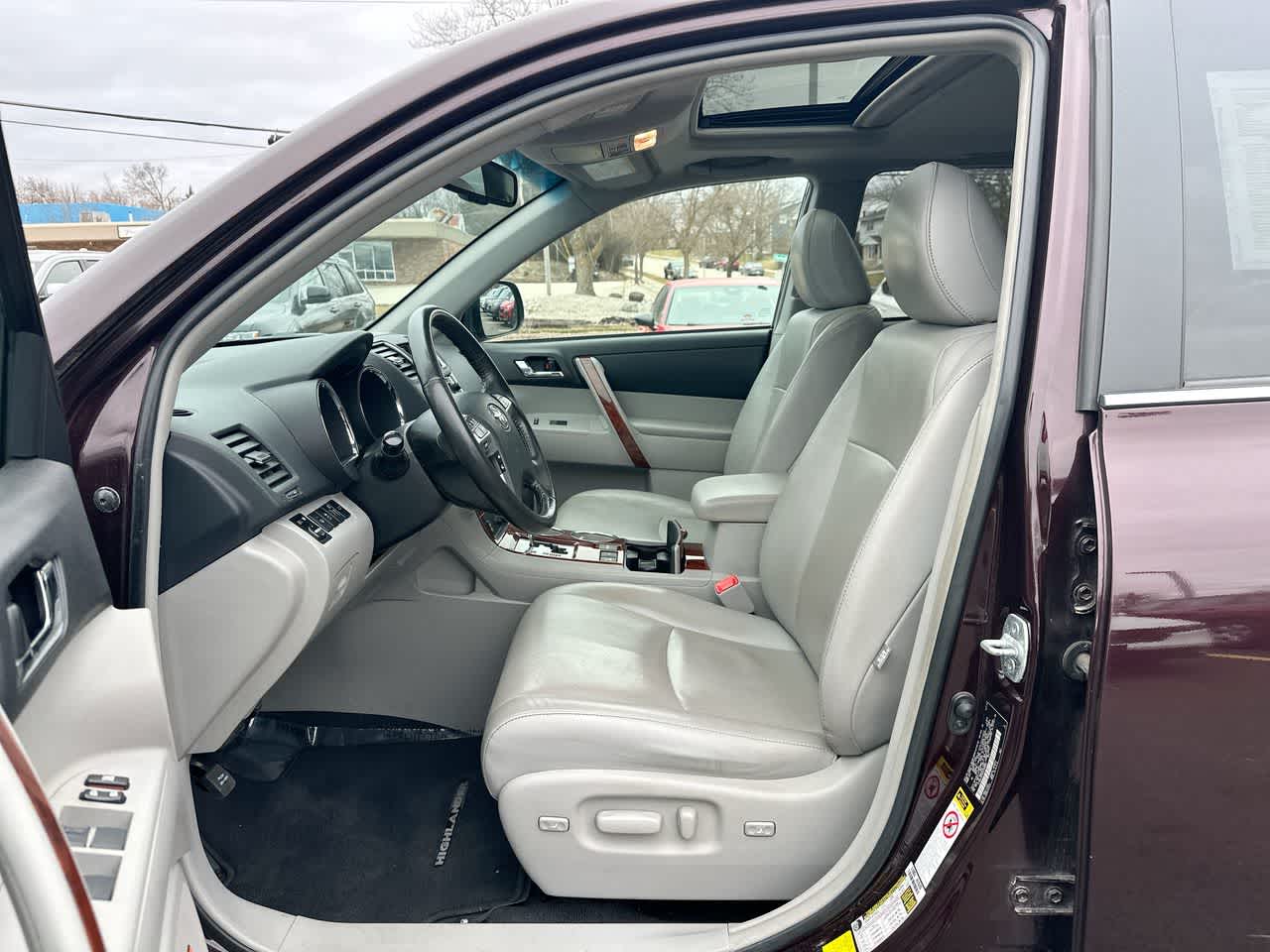 Thumbnail: 2013 Toyota Highlander - 21