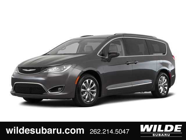 2018 Chrysler Pacifica Touring L -
                  Waukesha, WI