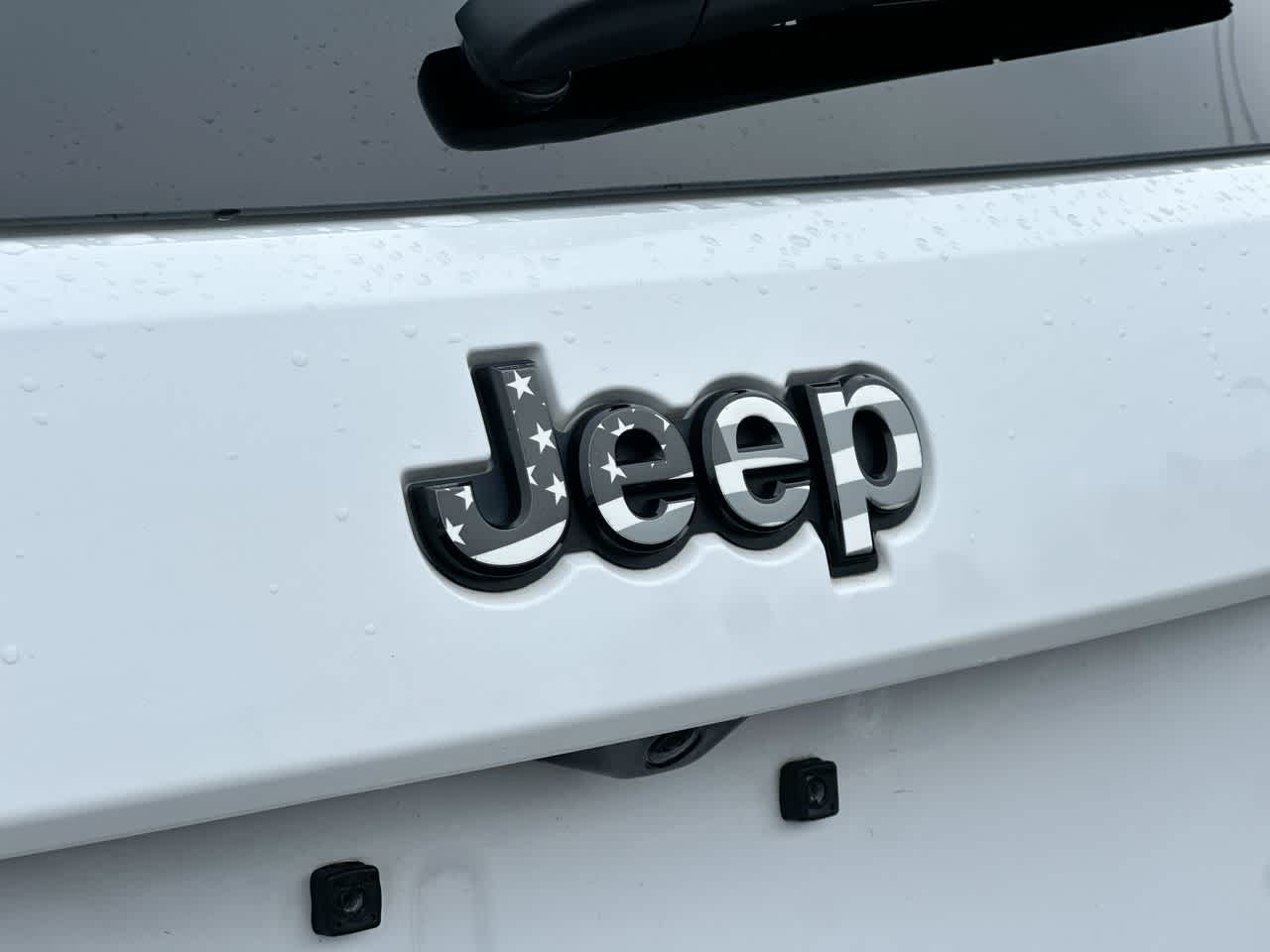 Thumbnail: 2020 Jeep Grand Cherokee - 17