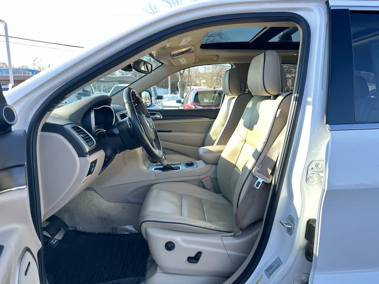 Thumbnail: 2017 Jeep Grand Cherokee - 22