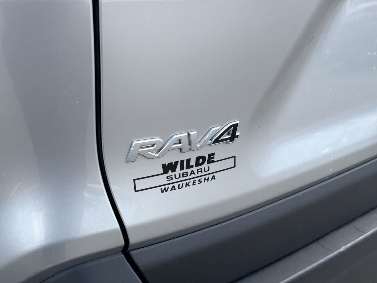 Thumbnail: 2020 Toyota RAV4 - 17