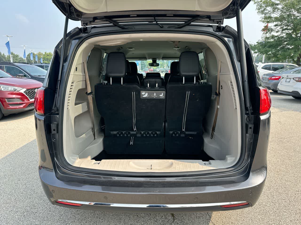 Thumbnail: 2017 Chrysler Pacifica - 36