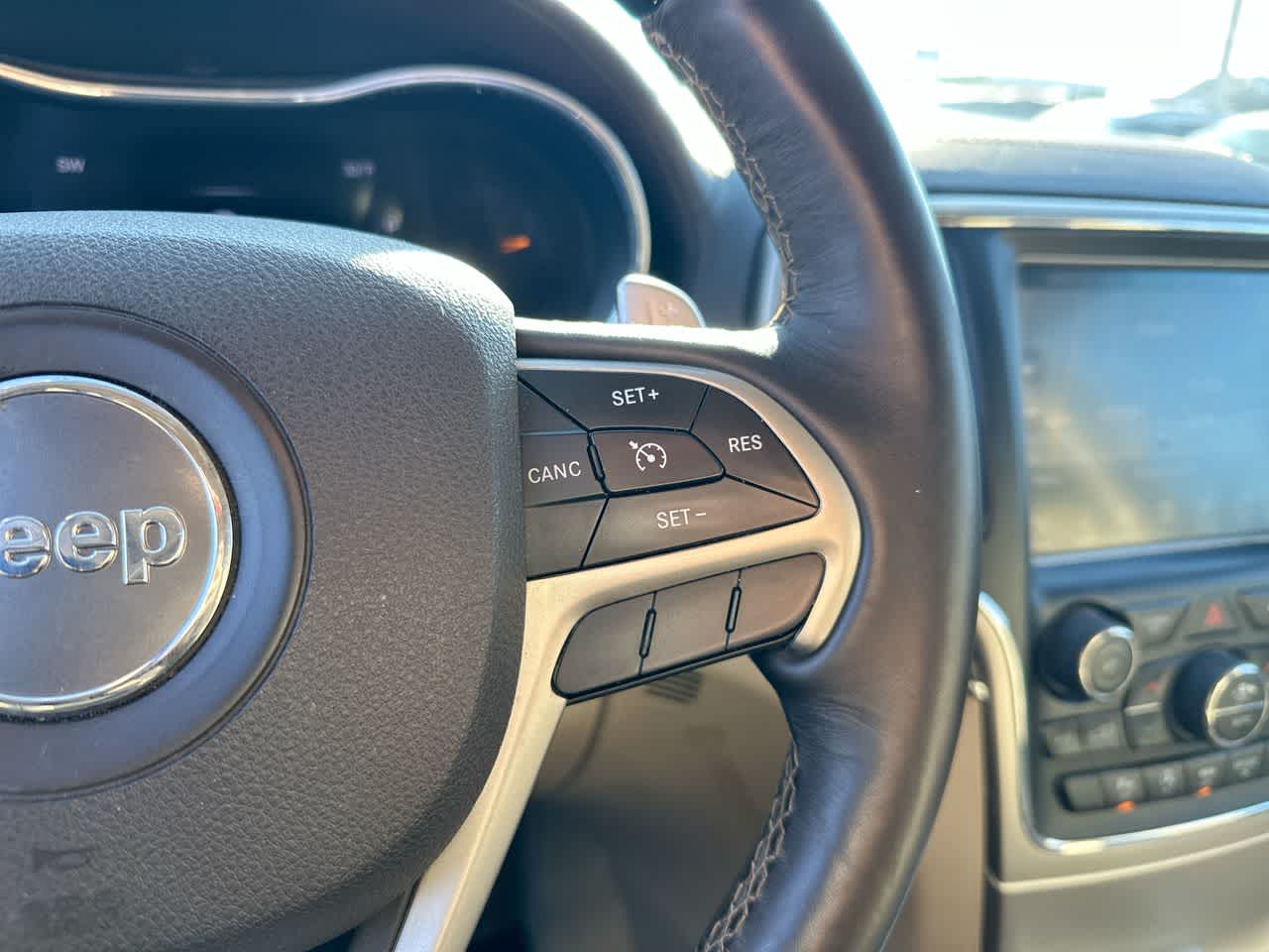 Thumbnail: 2017 Jeep Grand Cherokee - 31