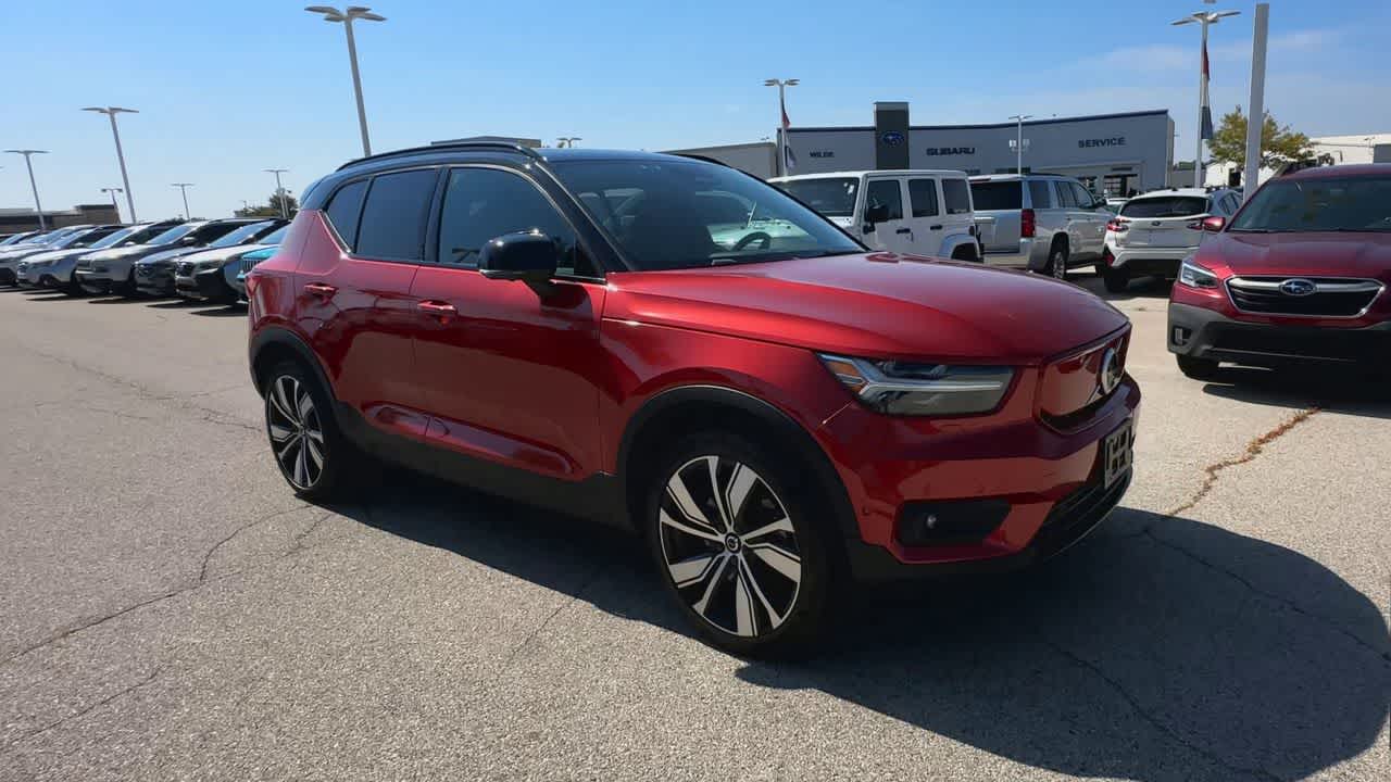 Thumbnail: 2022 Volvo XC40 - 2