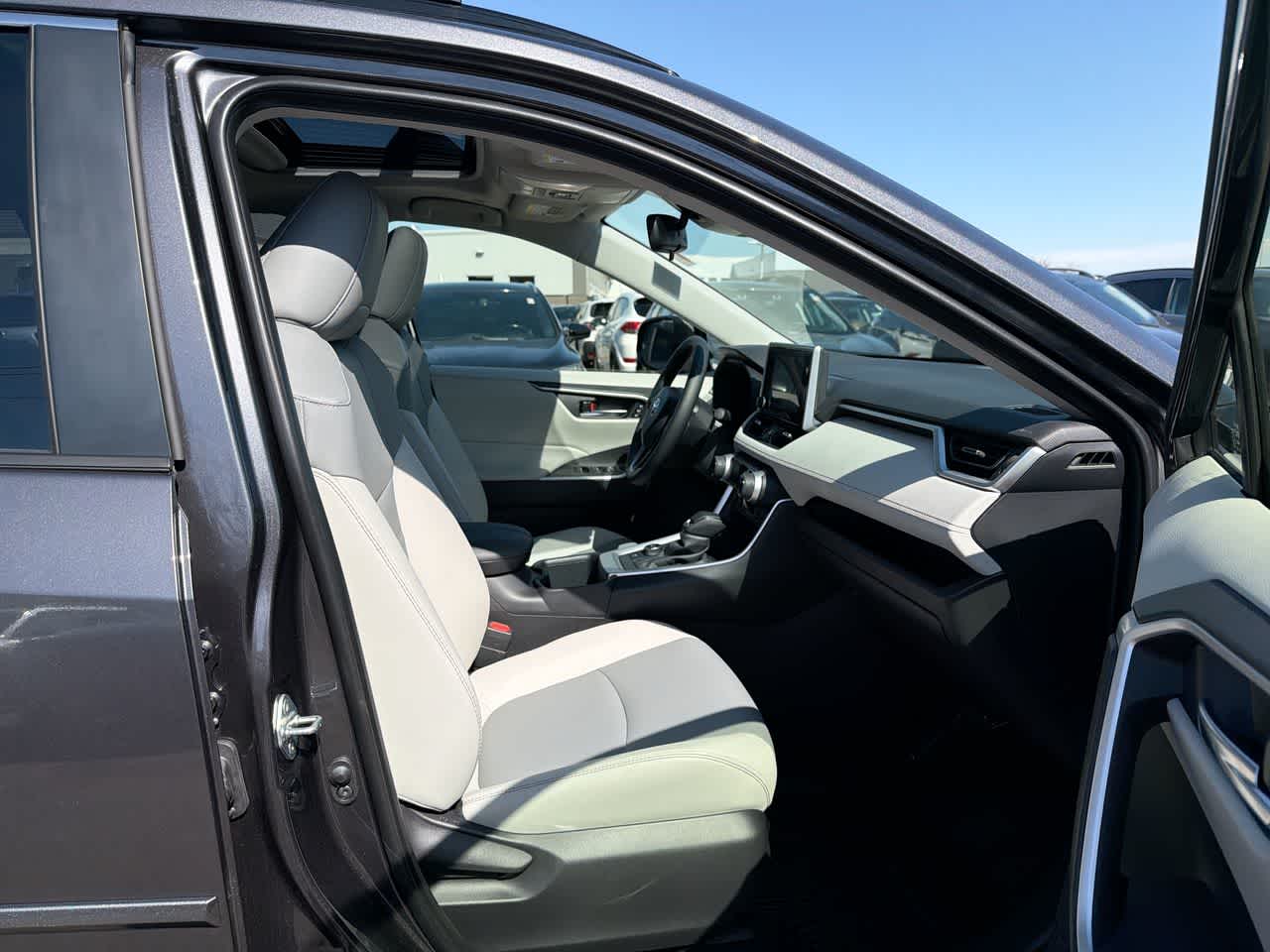 Thumbnail: 2025 Toyota RAV4 - 27