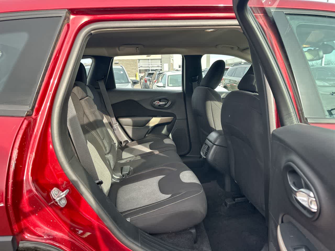 Thumbnail: 2017 Jeep Cherokee - 25