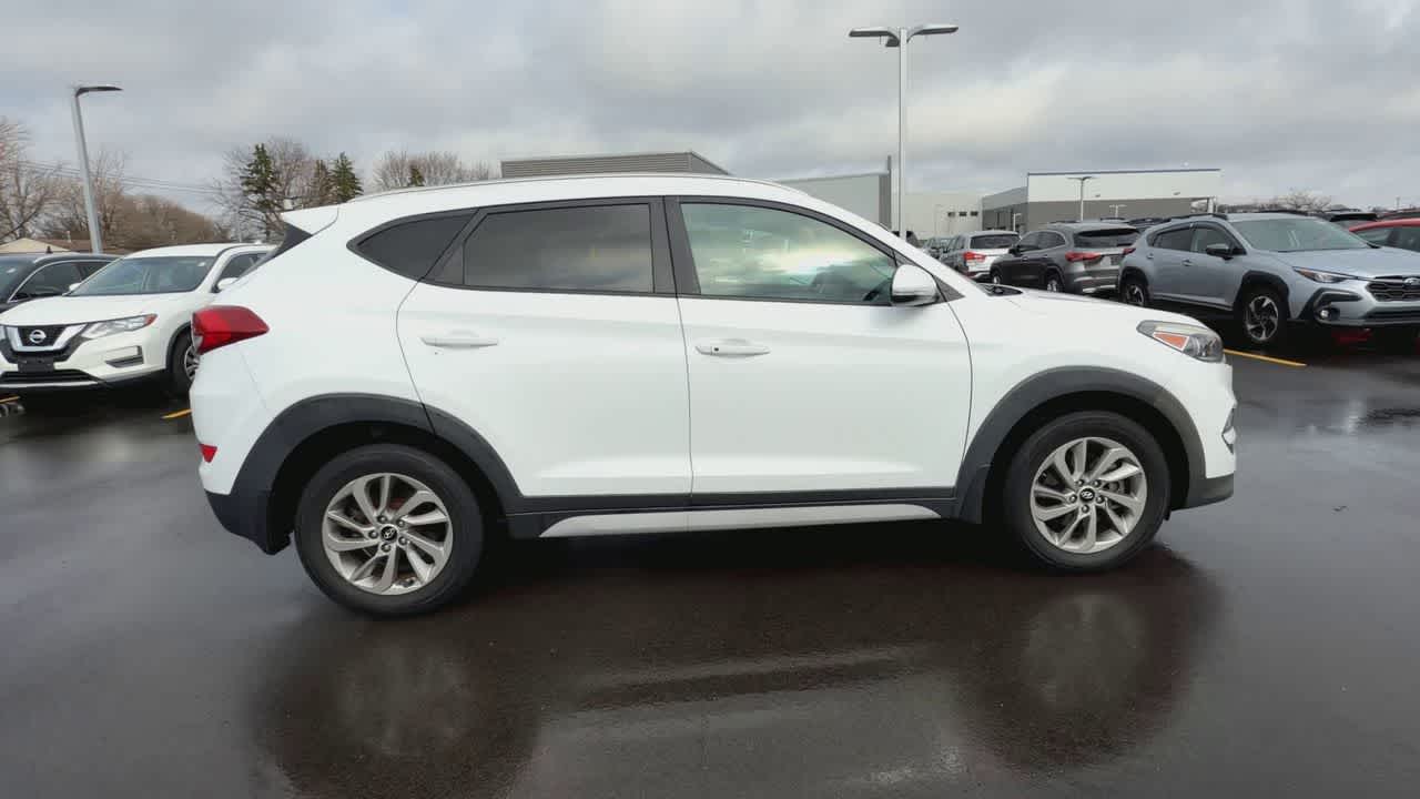 Thumbnail: 2017 Hyundai Tucson - 9