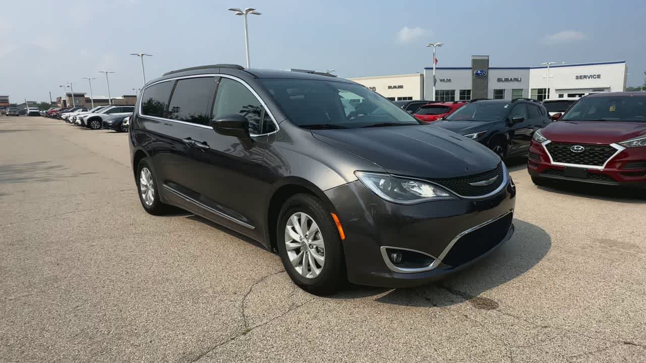 Thumbnail: 2017 Chrysler Pacifica - 2