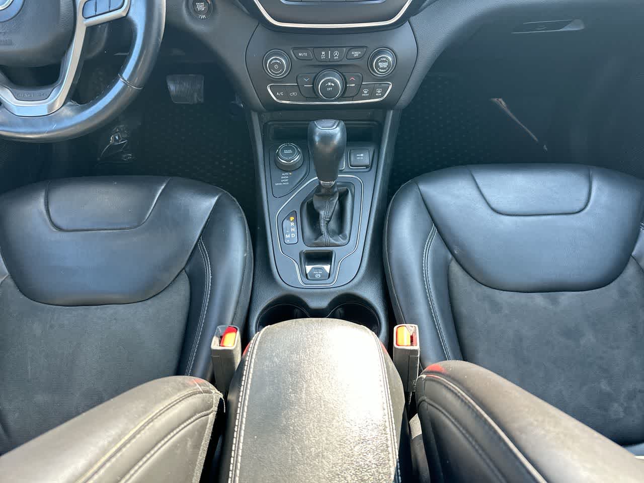 Thumbnail: 2019 Jeep Cherokee - 29