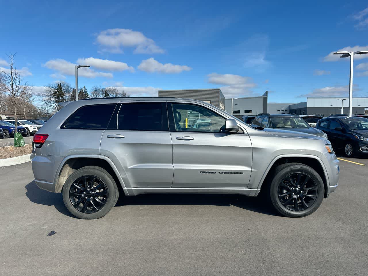 Thumbnail: 2018 Jeep Grand Cherokee - 14