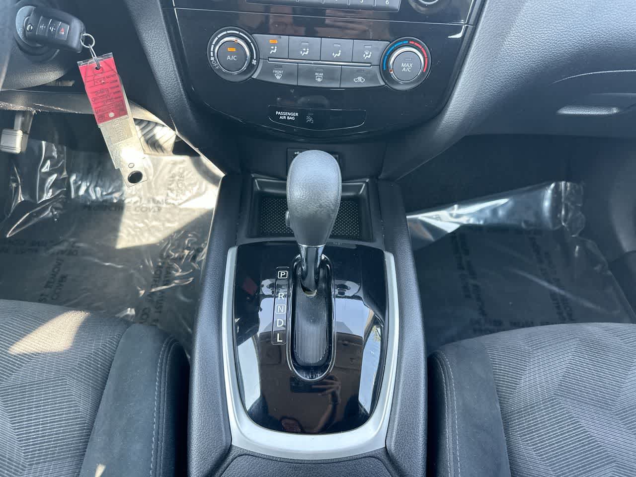 Thumbnail: 2015 Nissan Rogue - 33