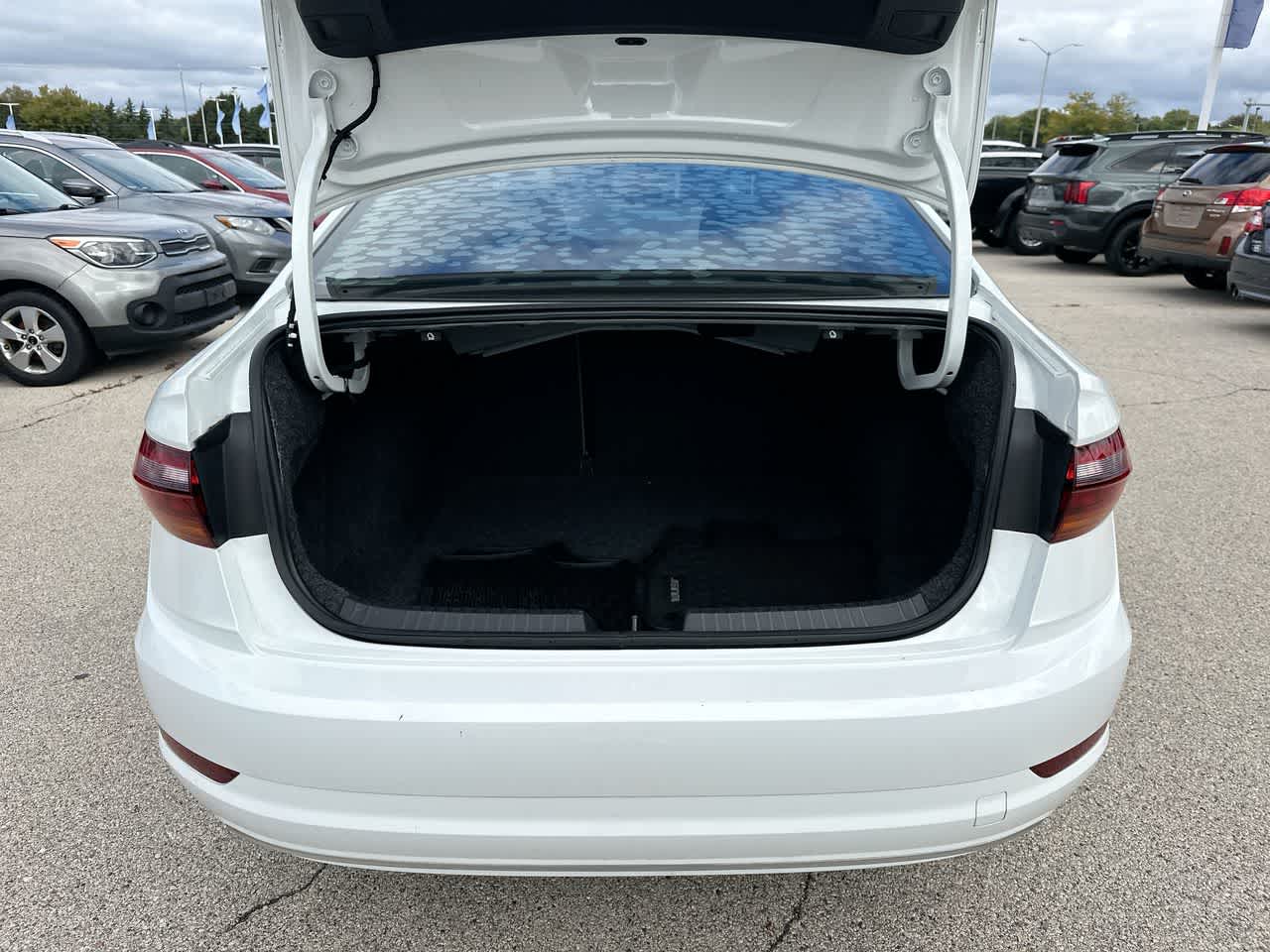 Thumbnail: 2019 Volkswagen Jetta - 36