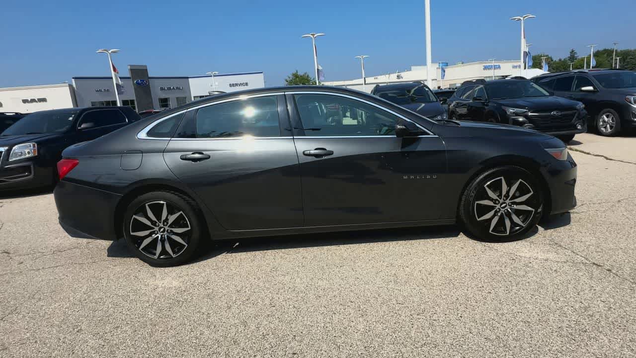 Thumbnail: 2016 Chevrolet Malibu - 9