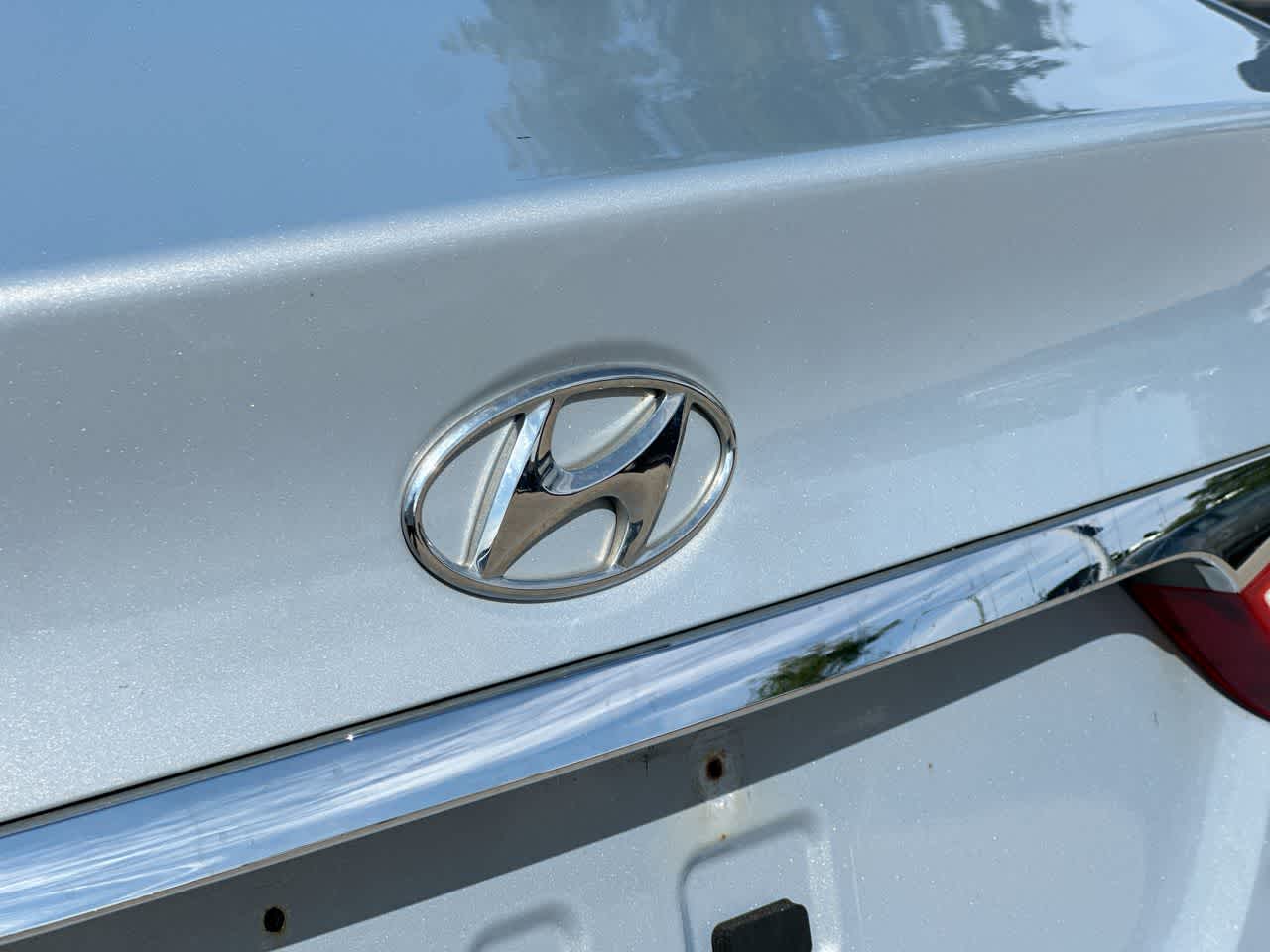 Thumbnail: 2011 Hyundai Sonata - 17