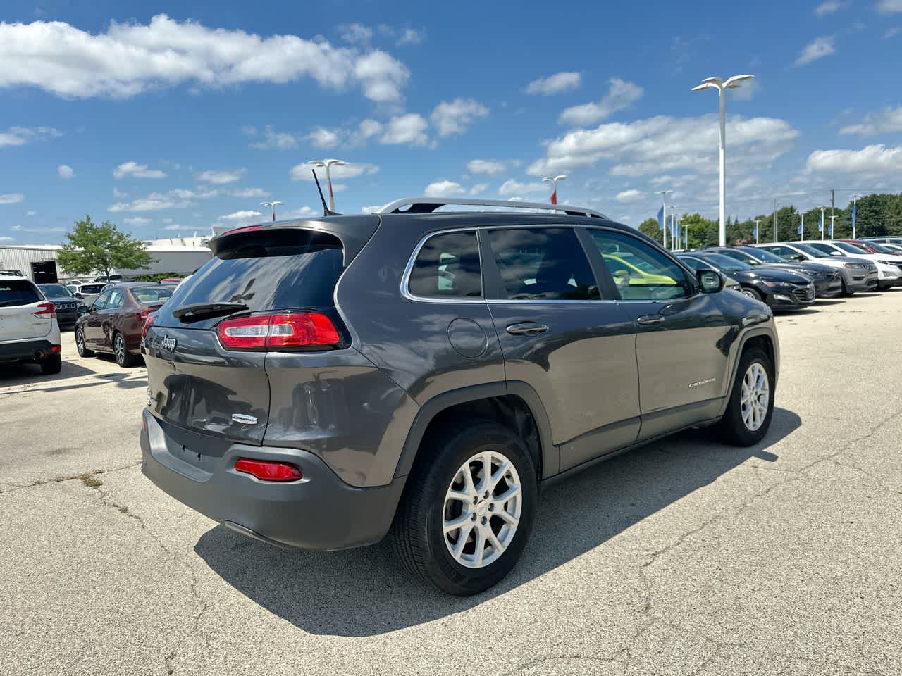 Thumbnail: 2017 Jeep Cherokee - 13