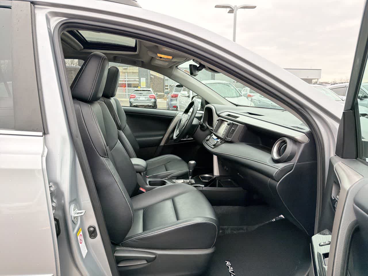 Thumbnail: 2016 Toyota RAV4 - 27