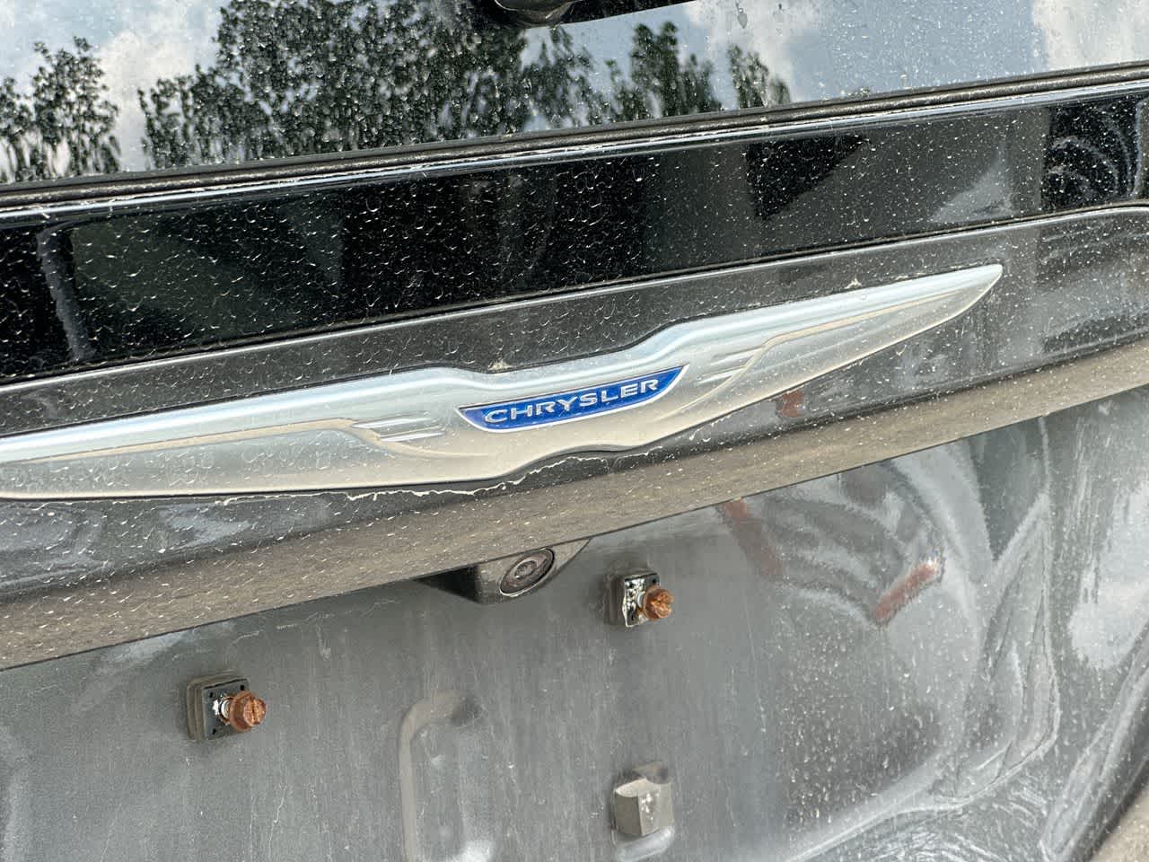 2017 Chrysler Pacifica  26