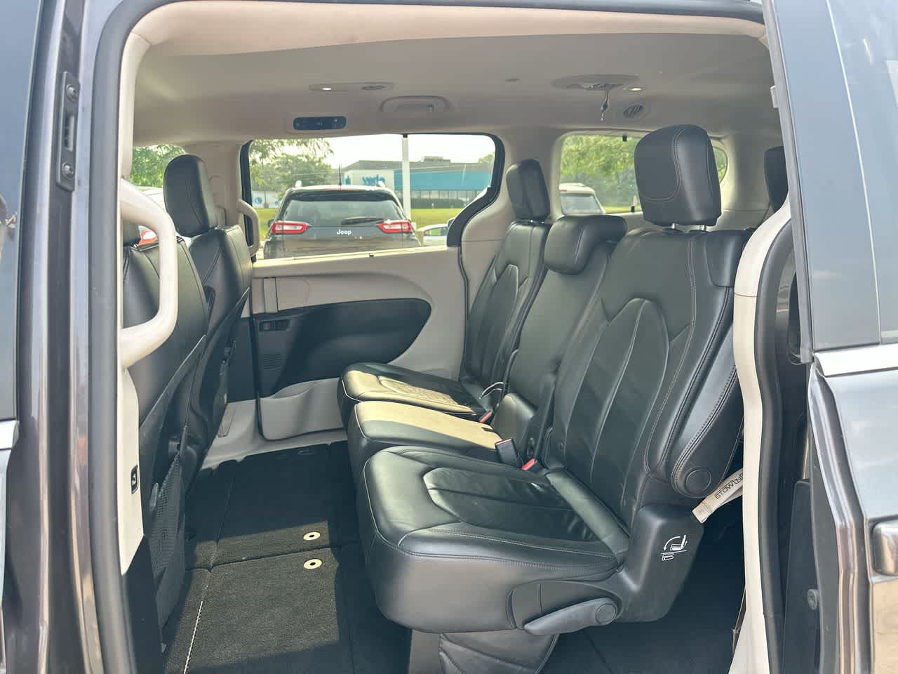Thumbnail: 2017 Chrysler Pacifica - 24