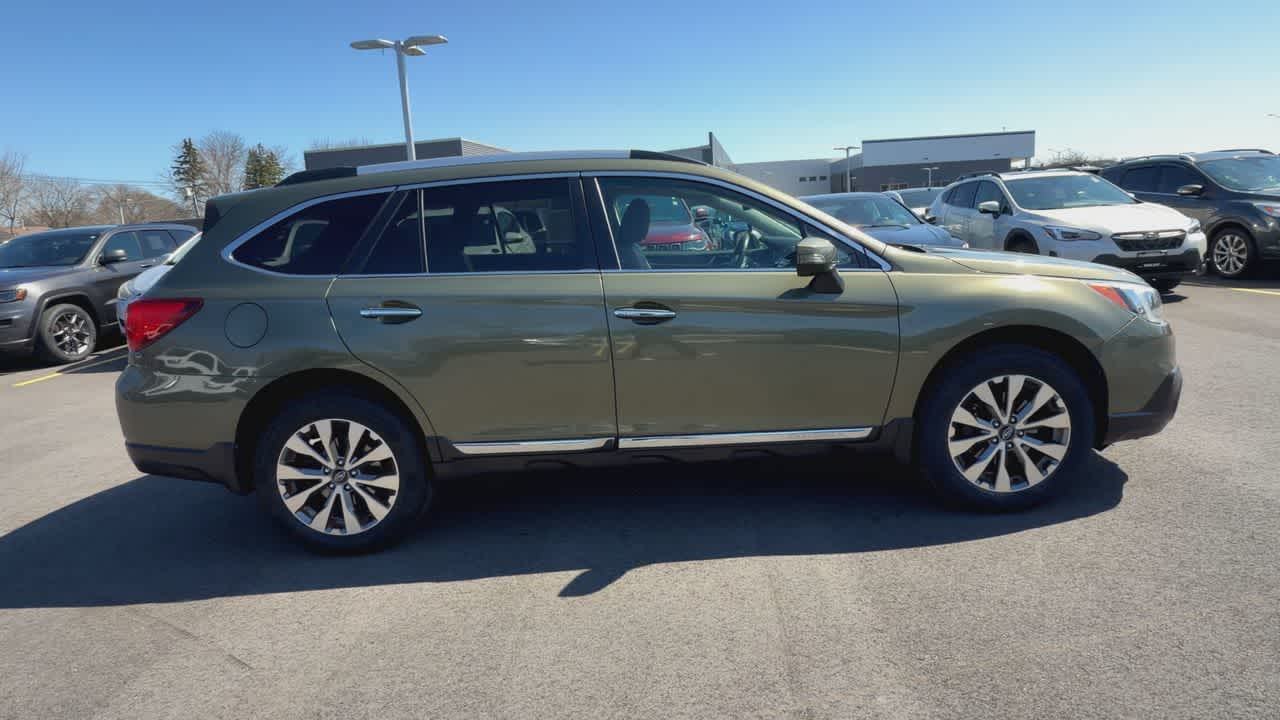 Thumbnail: 2017 Subaru Outback - 9