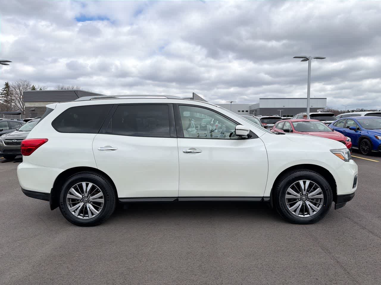 Thumbnail: 2018 Nissan Pathfinder - 14