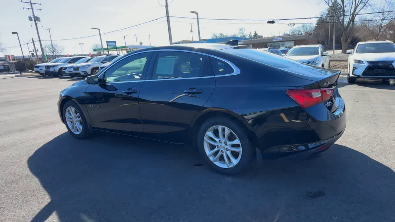 Thumbnail: 2017 Chevrolet Malibu - 6
