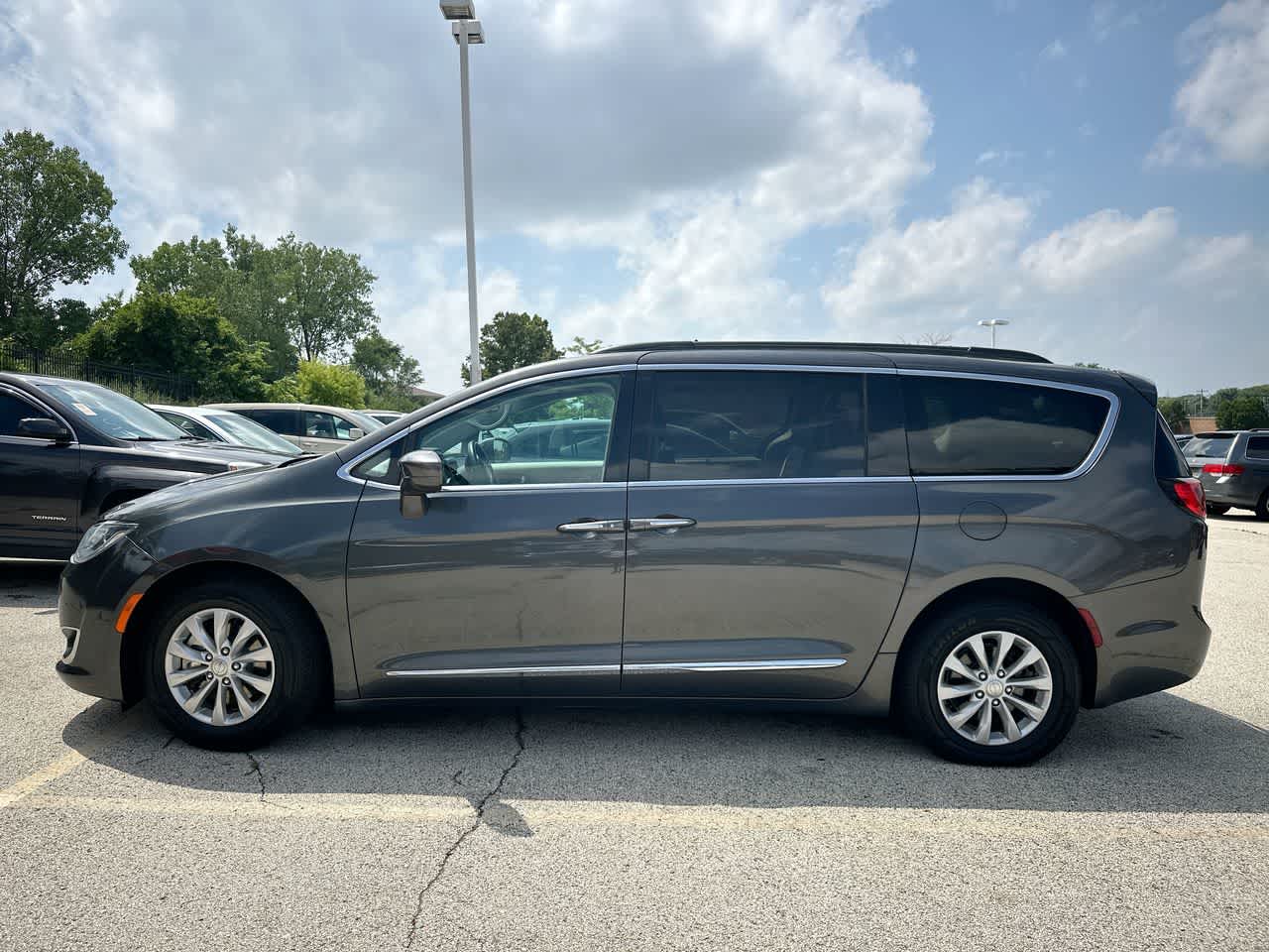 Thumbnail: 2017 Chrysler Pacifica - 12