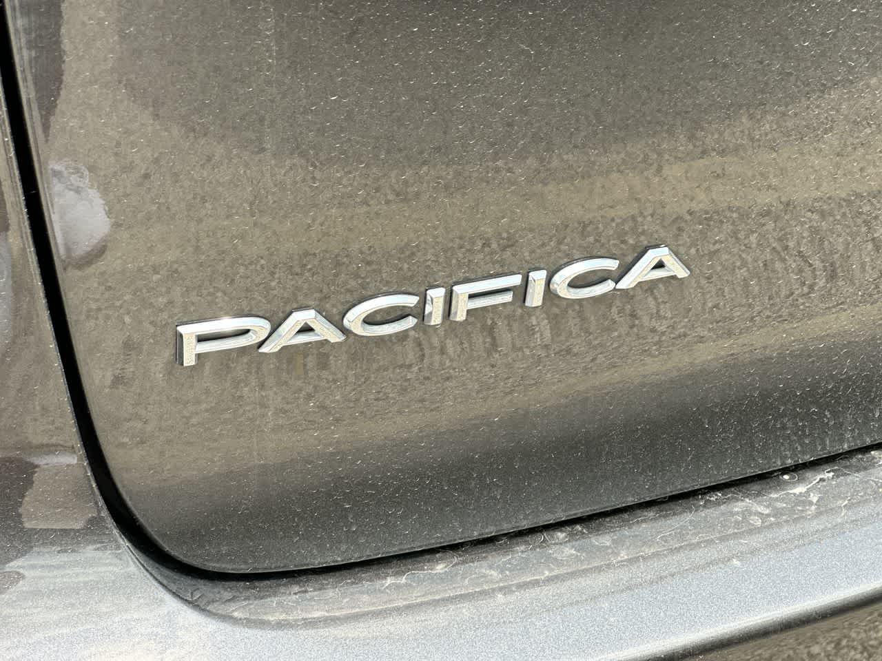 2017 Chrysler Pacifica  28