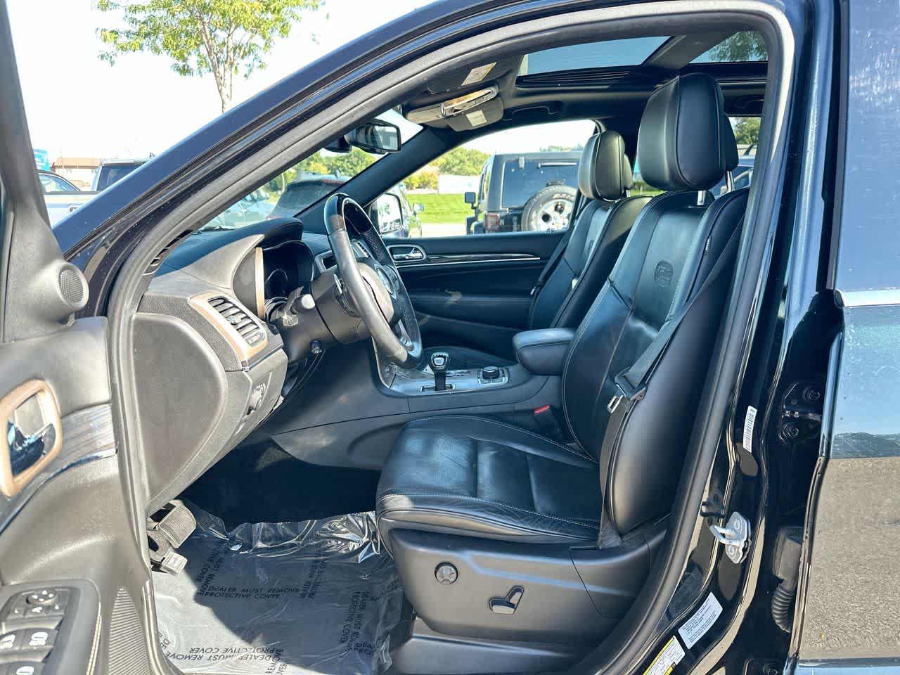 Thumbnail: 2015 Jeep Grand Cherokee - 21