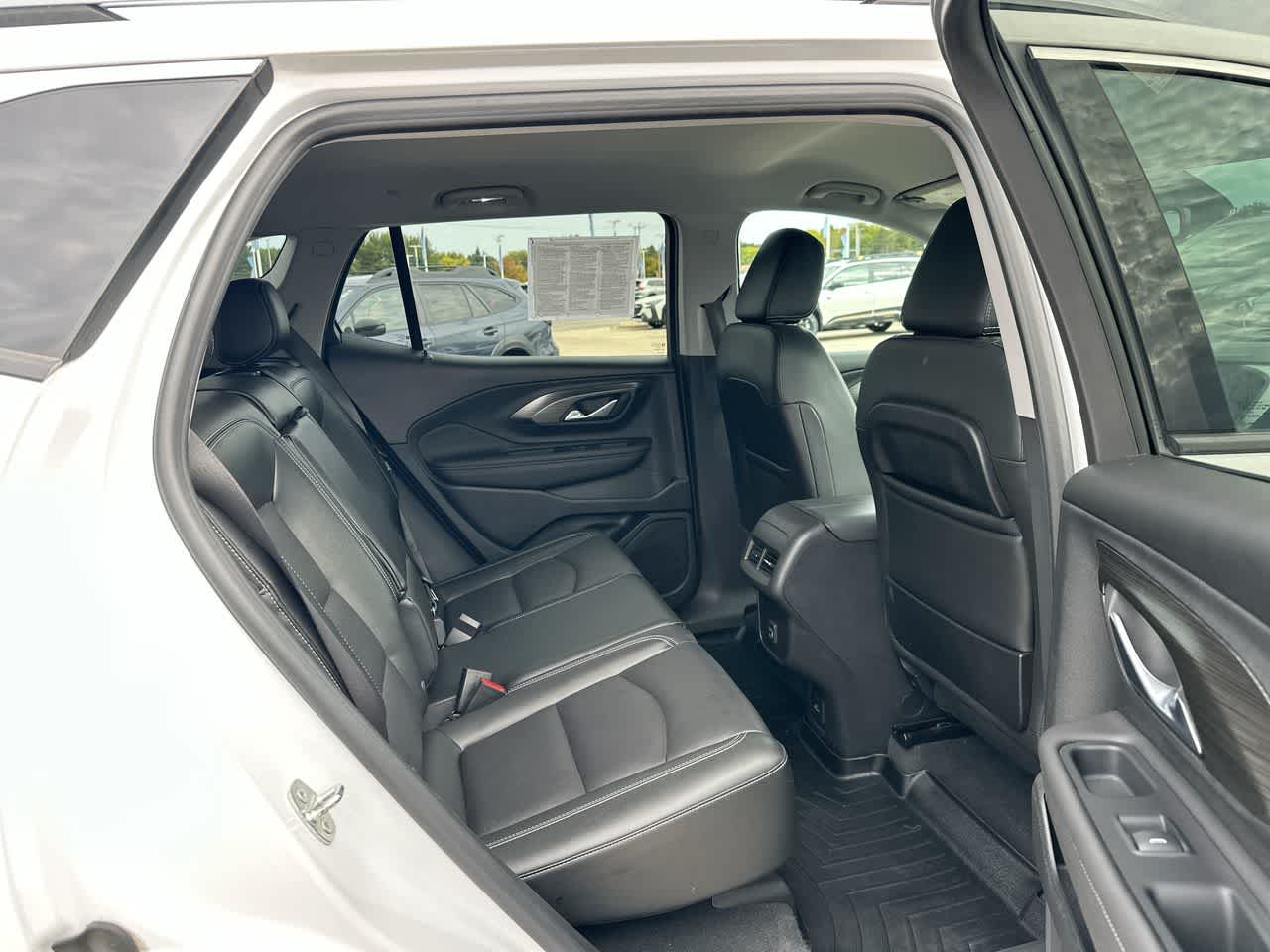 Thumbnail: 2022 GMC Terrain - 25