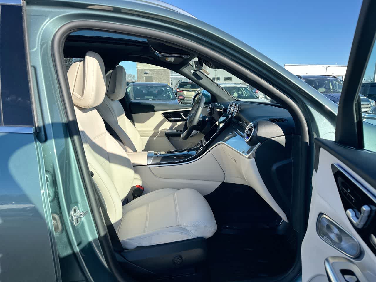 Thumbnail: 2025 Mercedes-Benz GLC - 27