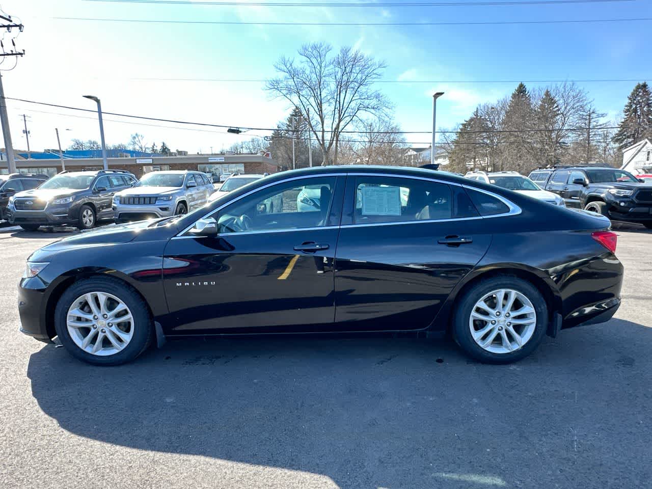 Thumbnail: 2017 Chevrolet Malibu - 10